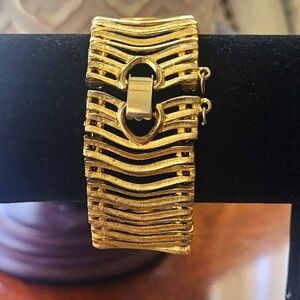 Vintage Elegant Gold Bracelet